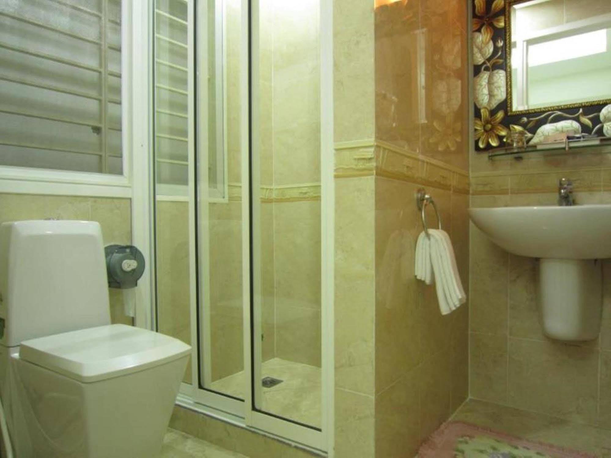 Hoang Thanh Thuy Airport Hotel 1 - Gan Am Thuc Dem Cho Hoang Hoa Tham Cidade de Ho Chi Minh Exterior foto