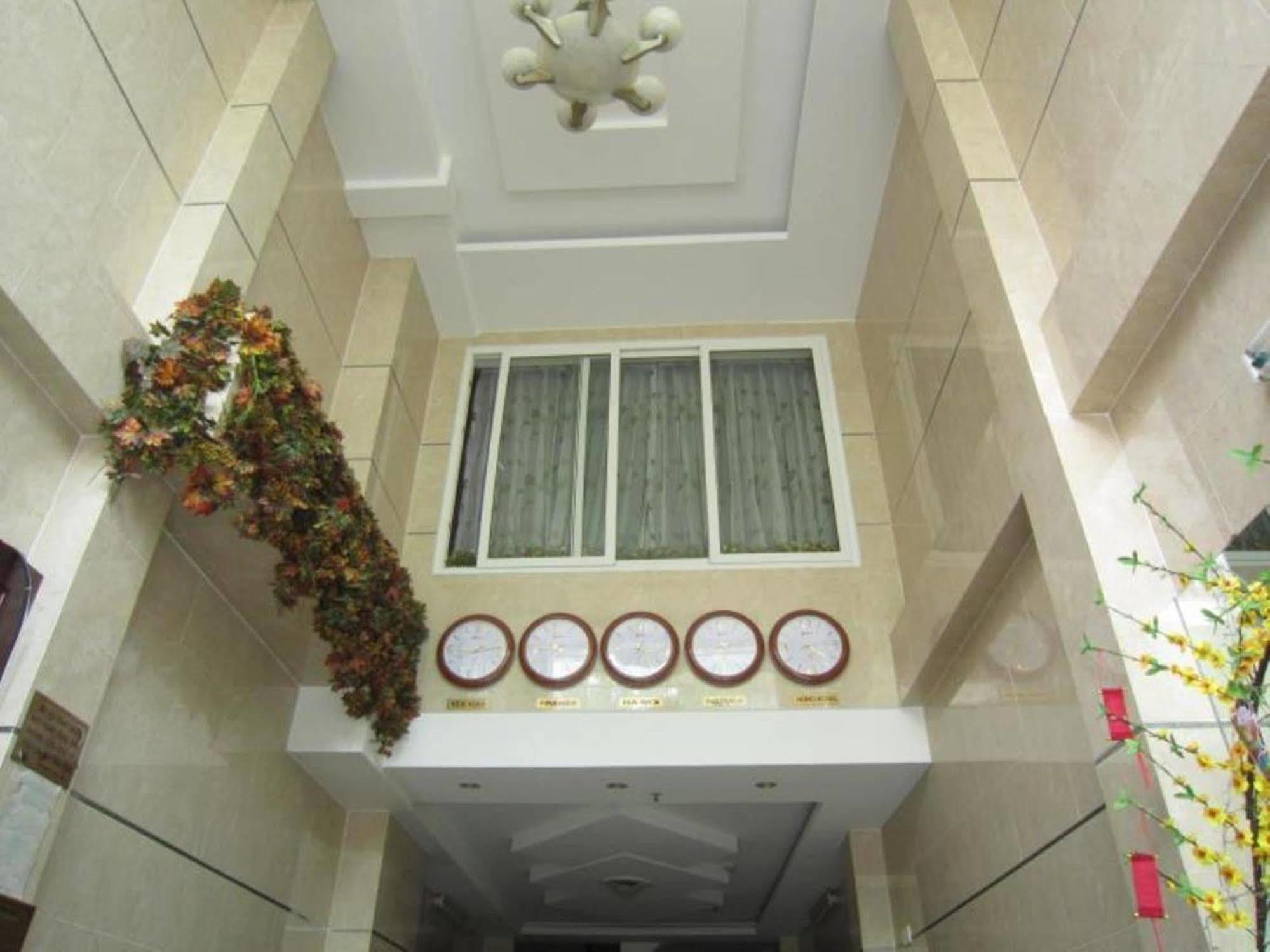 Hoang Thanh Thuy Airport Hotel 1 - Gan Am Thuc Dem Cho Hoang Hoa Tham Cidade de Ho Chi Minh Exterior foto