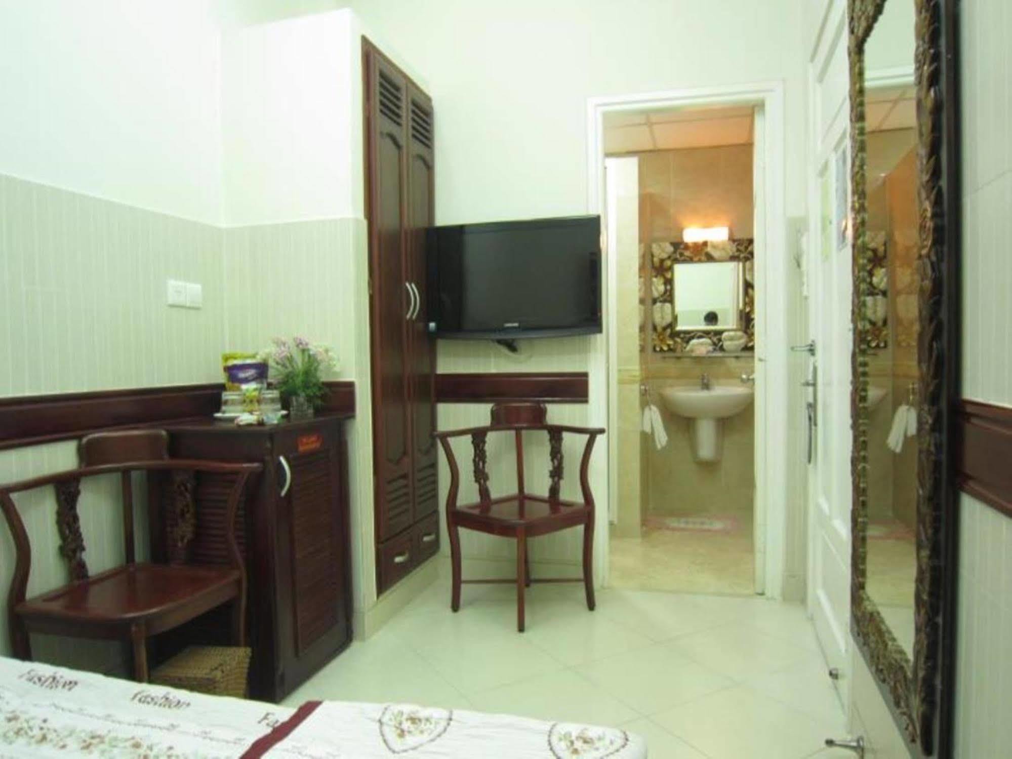 Hoang Thanh Thuy Airport Hotel 1 - Gan Am Thuc Dem Cho Hoang Hoa Tham Cidade de Ho Chi Minh Exterior foto