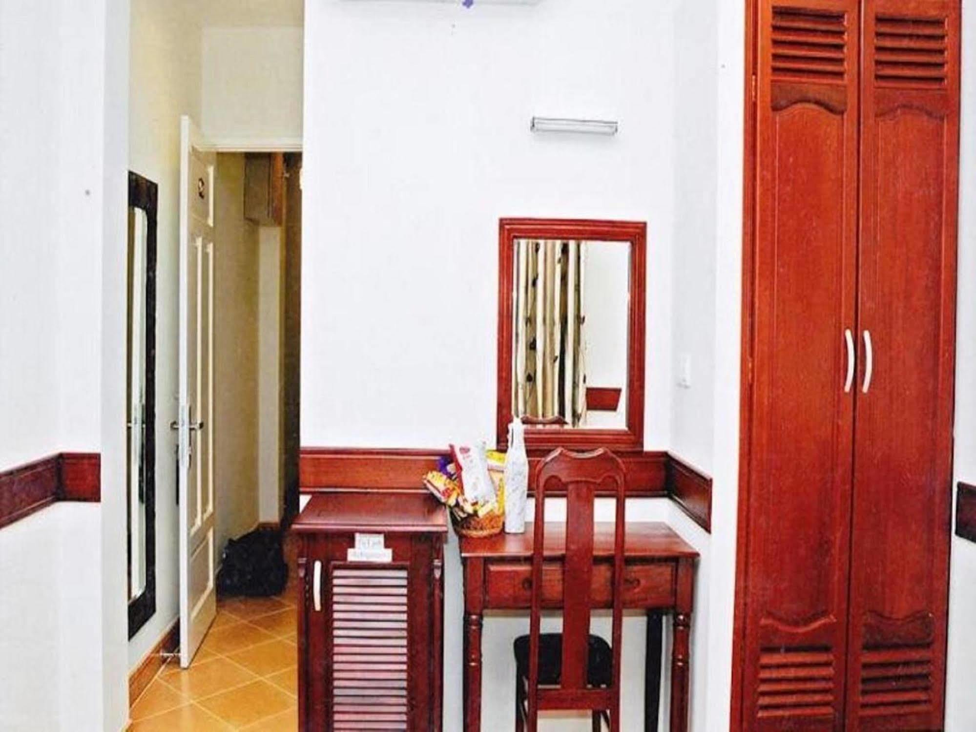 Hoang Thanh Thuy Airport Hotel 1 - Gan Am Thuc Dem Cho Hoang Hoa Tham Cidade de Ho Chi Minh Exterior foto