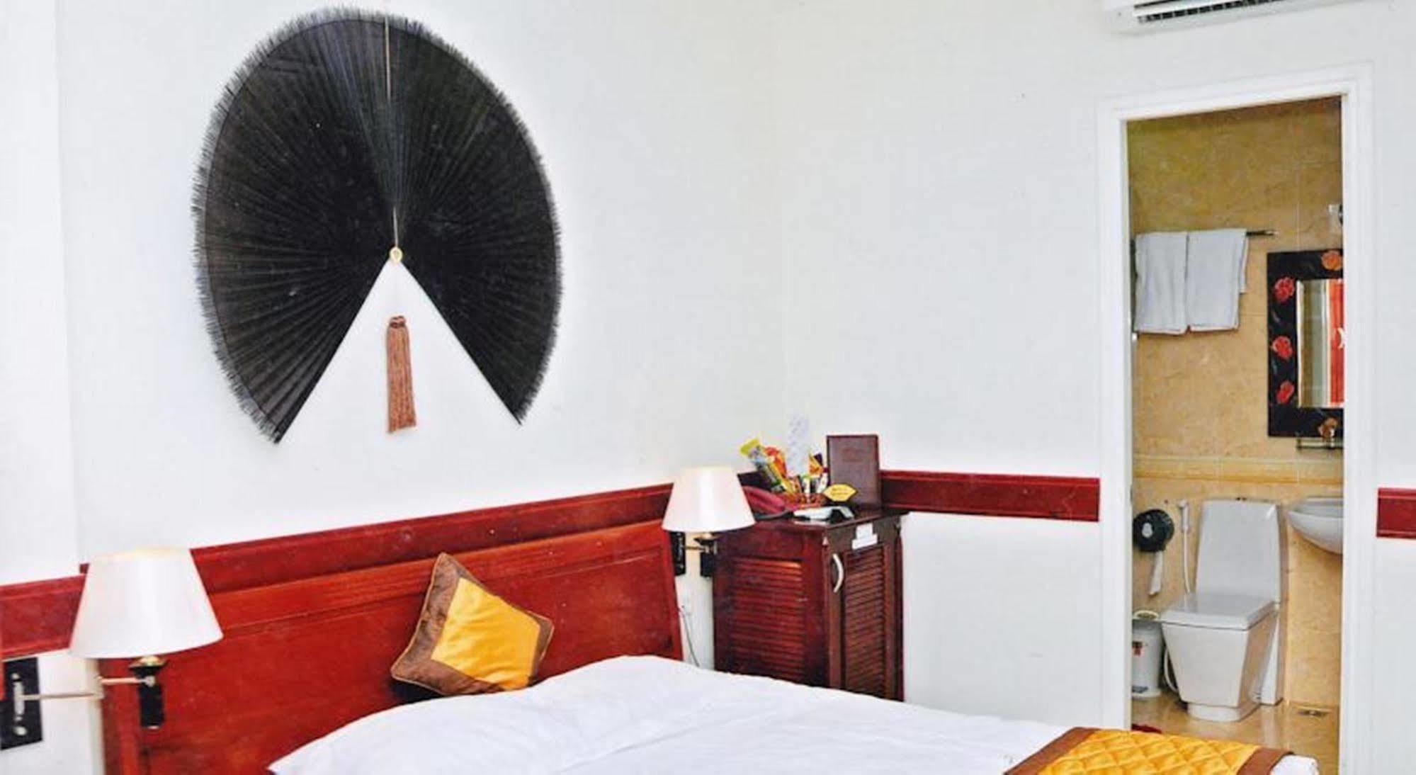 Hoang Thanh Thuy Airport Hotel 1 - Gan Am Thuc Dem Cho Hoang Hoa Tham Cidade de Ho Chi Minh Exterior foto